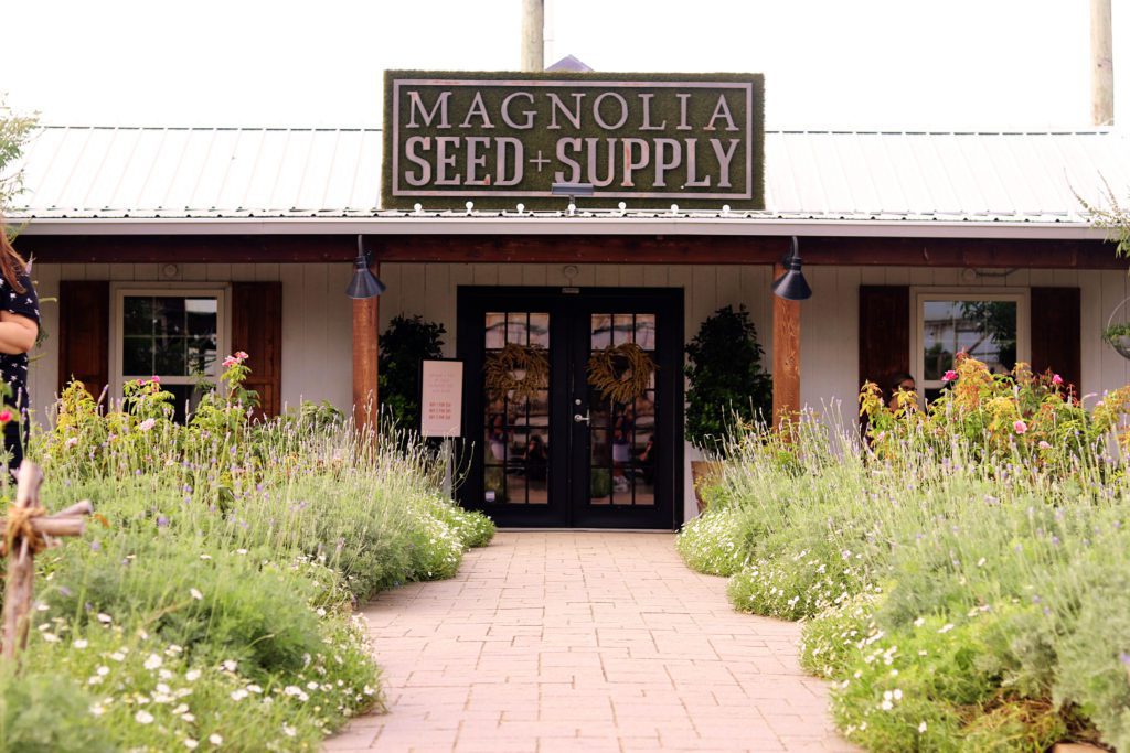 6 Things you should know before visiting Magnolia Market | #simplywander #magnolia #waco #texas