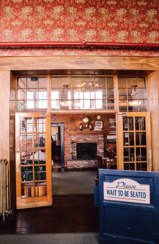 A haunted walking tour of Historic Downtown Flagstaff Arizona | Weatherford Hotel #simplywander #historicdowntown #flagstaff #arizona #weatherfordhotel