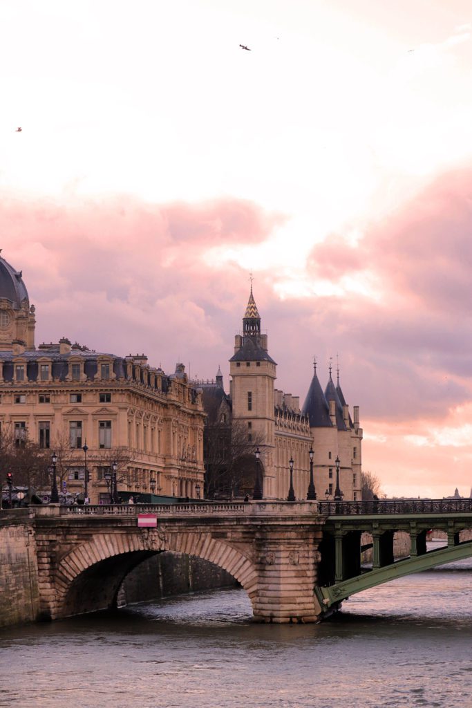 Paris in 4 Days: The ambitious traveler's guide to Paris | The Conciergerie #simplywander #paris #conciergerie