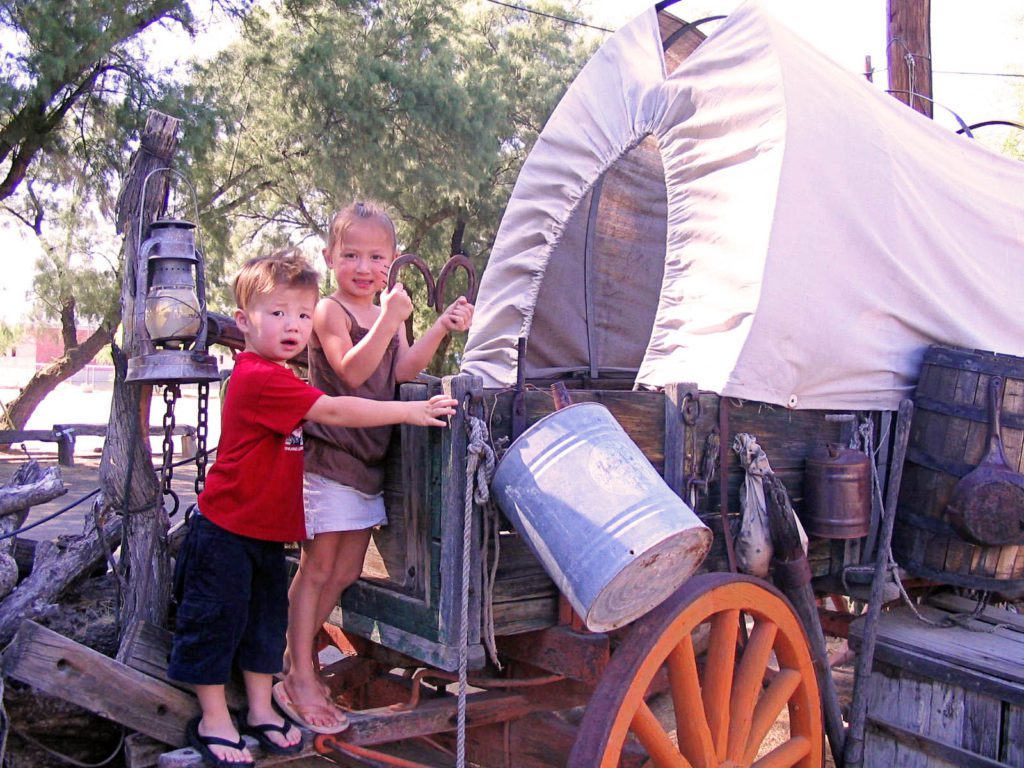 Best things to do in Tucson with kids | Old Tucson Studios #tucson #arizona #oldtucsonstudios #simplywander