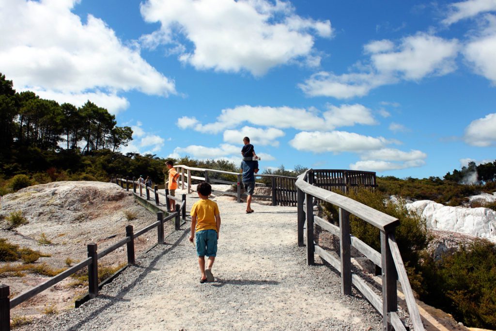 8 Things to do in Rotorua New Zealand with kids | Wai-o-tapu Thermal Wonderland #simplywander #newzealand #rotorua #waiotapu