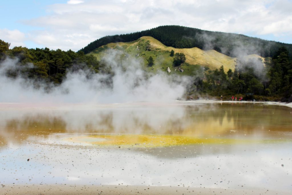 8 Things to do in Rotorua New Zealand with kids | Wai-o-tapu Thermal Wonderland #simplywander #newzealand #rotorua #waiotapu