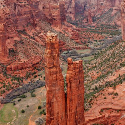 Discover Arizona's Discreet Canyon de Chelly National Monument | Spider Rock #simplywander #canyondechelly #arizona #spiderrock