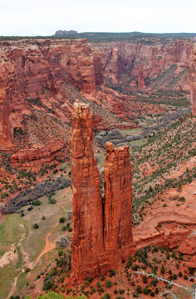 Discover Arizona's Discreet Canyon de Chelly National Monument | Spider Rock #simplywander #canyondechelly #arizona #spiderrock