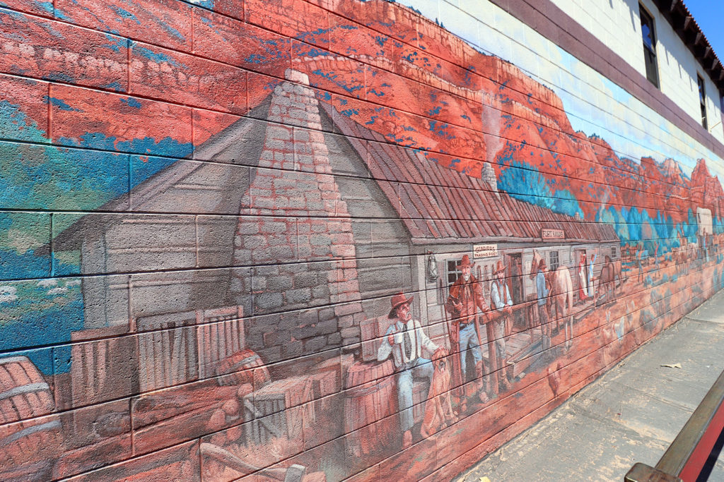 A Kanab Utah Guide for Families | Urban murals #simplywander #kanab #utah