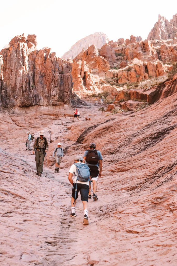 7 Awesome Hikes in Phoenix Arizona | Flat Iron Siphon Draw Trail #simplywander #phoenixhikes #flatiron #siphondrawtrail