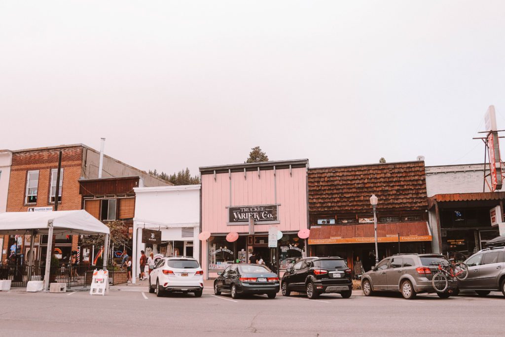 A Day Trip to Historic Truckee From Lake Tahoe | Historic Downtown Truckee #simplywander #truckee #laketahoe #california #downtowntruckee