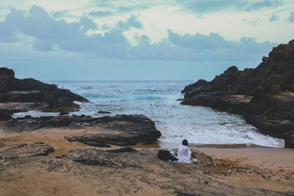 Best Things to do in Oahu With Kids | Halona Beach Cove #simplywander