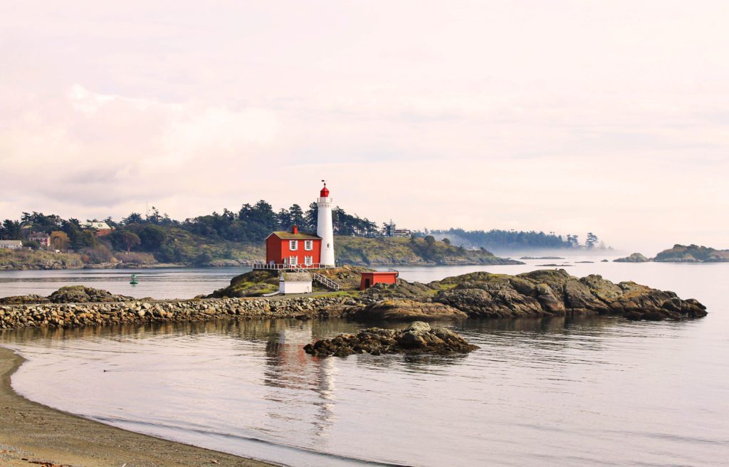 Best things to do in Victoria BC with kids | Fort Rodd Hill and Fisgard Lighthouse #victoria #britishcolumbia #simplywander #fortroddhill #fisgardlighthouse