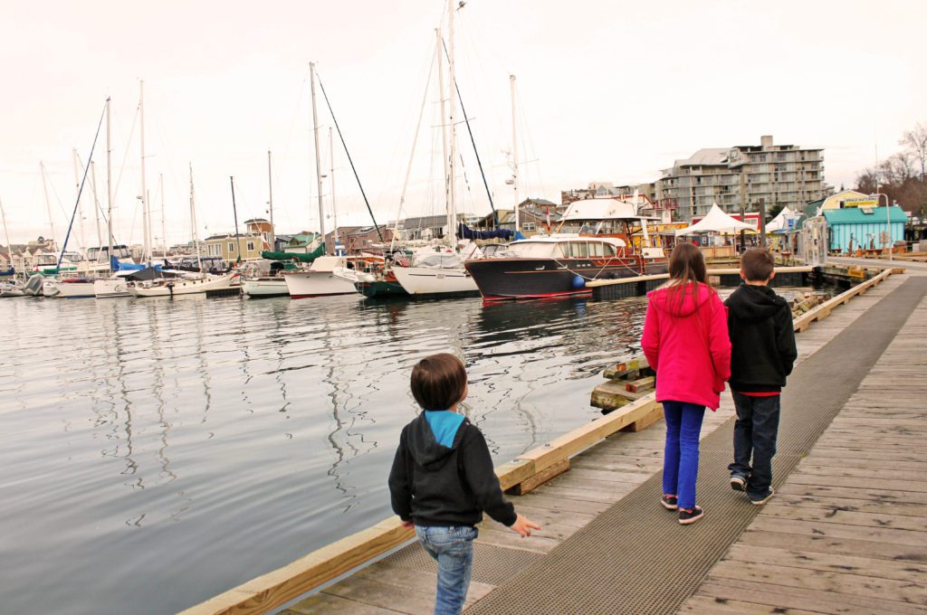 Best things to do in Victoria BC with kids | Fisherman's Wharf #victoria #britishcolumbia #simplywander #fishermanswharf