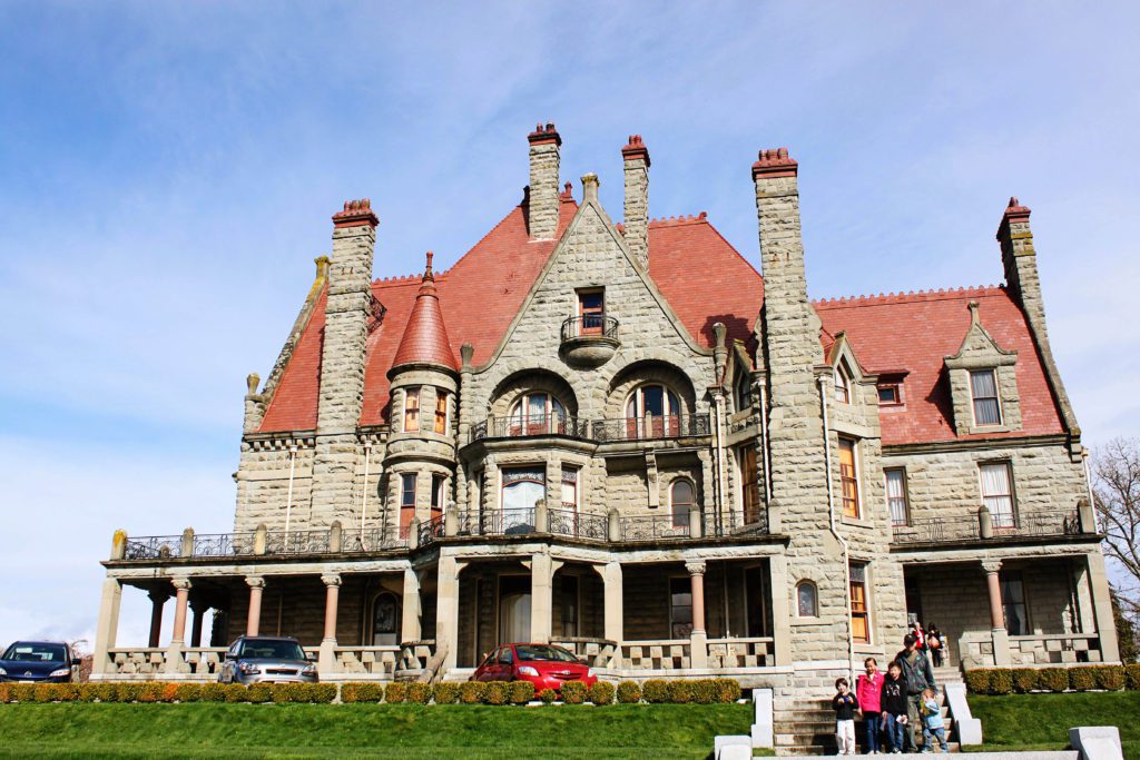Best things to do in Victoria BC with kids |Craigdarroch Castle #victoria #britishcolumbia #simplywander #craigdarrochcastle