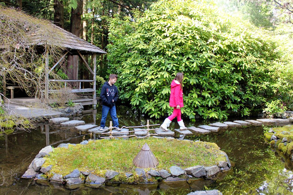 Best things to do in Victoria BC with kids | Butchart Gardens #victoria #britishcolumbia #simplywander #butchartgardens