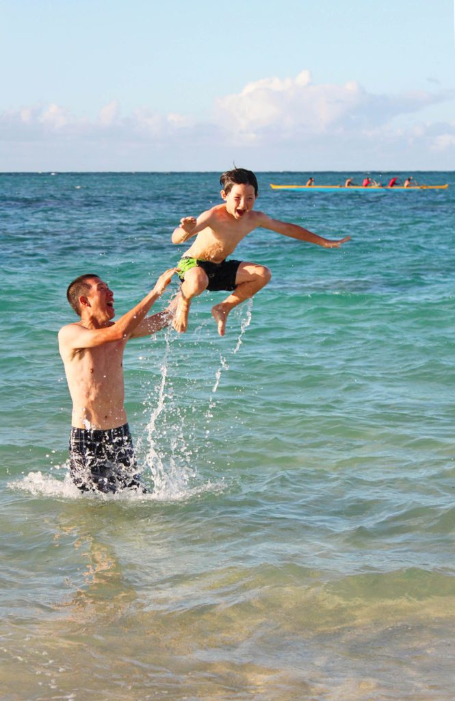 10 Unforgettable Things to do in Oahu with Kids | Lanikai Beach #simplywander #oahu #hawaii #LanikaiBeach