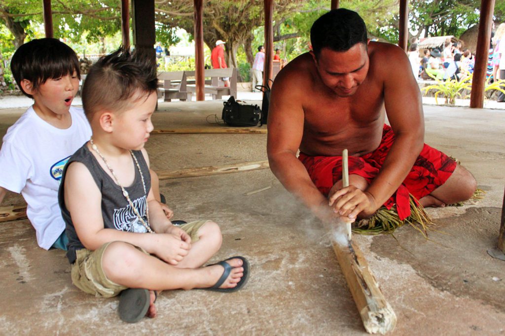 10 Unforgettable Things to do in Oahu with Kids | Polynesian Cultural Center #simplywander #oahu #hawaii #polynesianculturalcenter