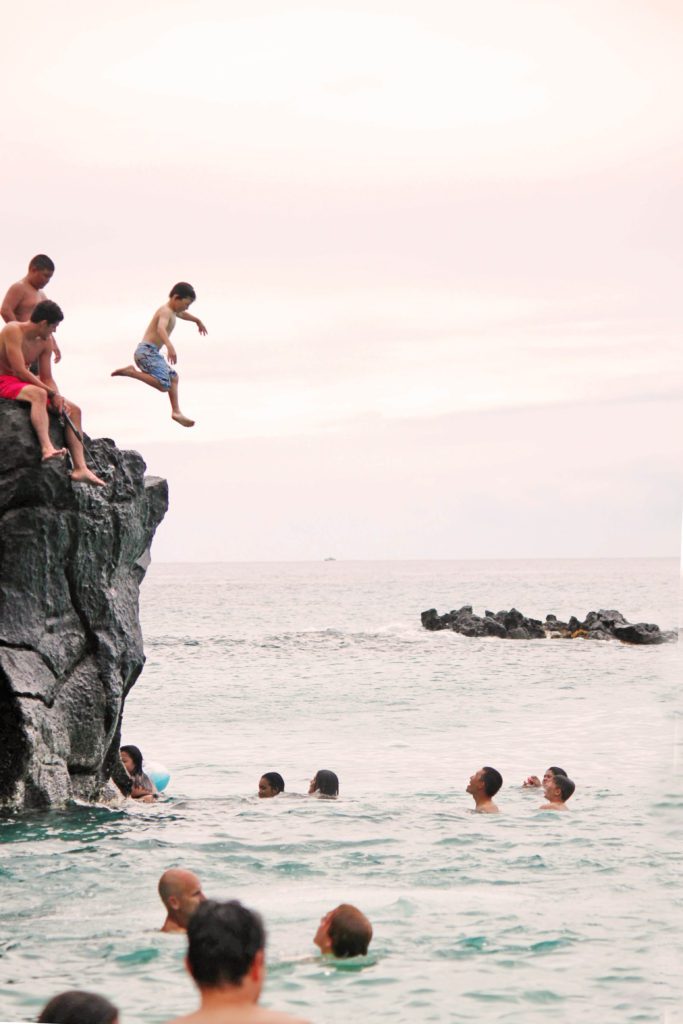 10 Unforgettable Things to do in Oahu with Kids | Waimea Bay #simplywander #oahu #hawaii #waimeabay