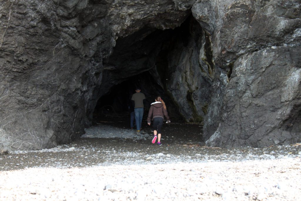 8 Things You Can't Miss in Kaikoura New Zealand | Kaikoura Sea Cave #kaikoura #newzealand #simplywander #kaikouraseacave