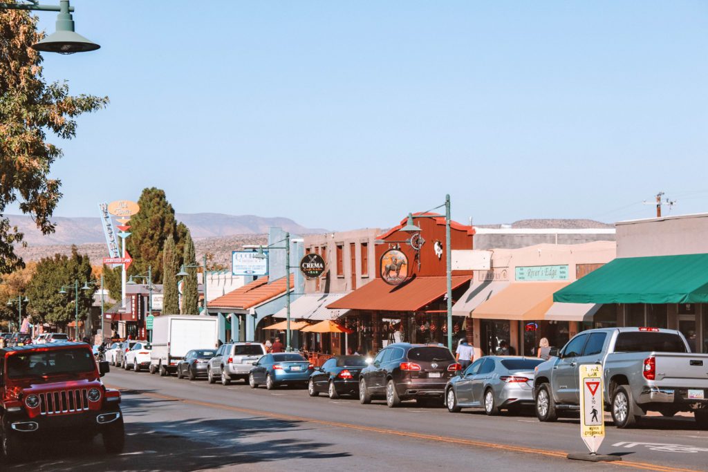 How to spend a day in charming Cottonwood Arizona | Old Town Cottonwood Main Street #simplywander #cottonwood #arizona
