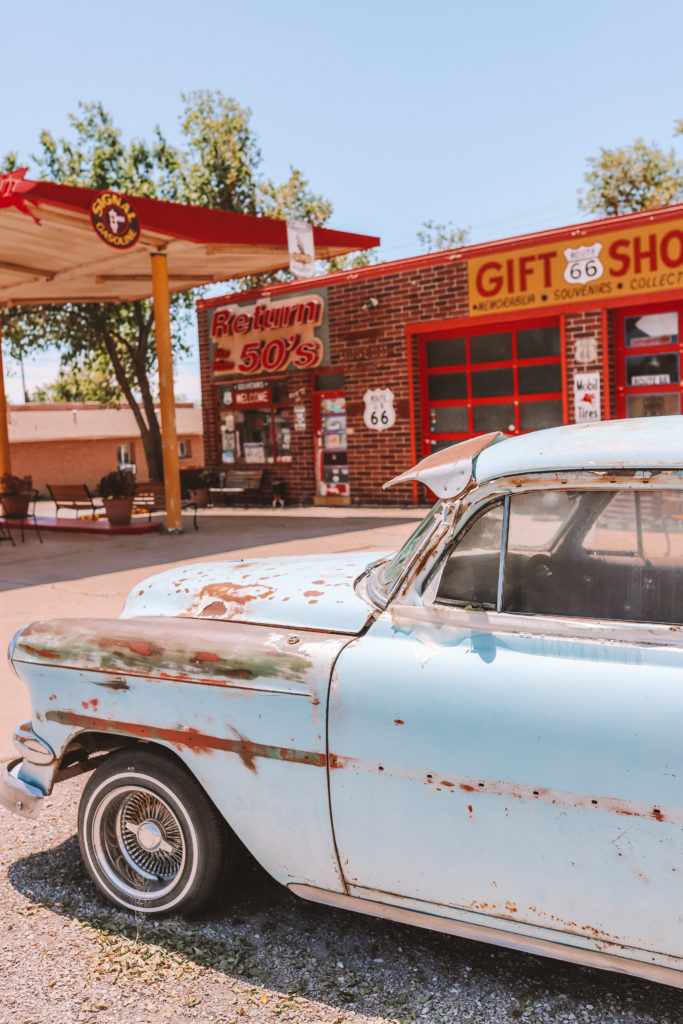 12 spots not to miss on a Route 66 road trip through Arizona | Seligman #simplywander #route66 #seligman