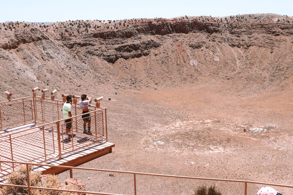 12 spots not to miss on a Route 66 road trip through Arizona | Meteor Crater #simplywander #route66 #meteorcrater