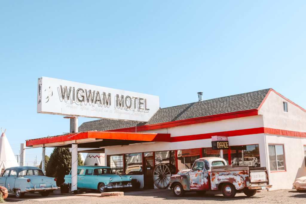 12 spots not to miss on a Route 66 road trip through Arizona | Holbrook Wigwam Motel #simplywander #route66 #holbrook #wigwammotel