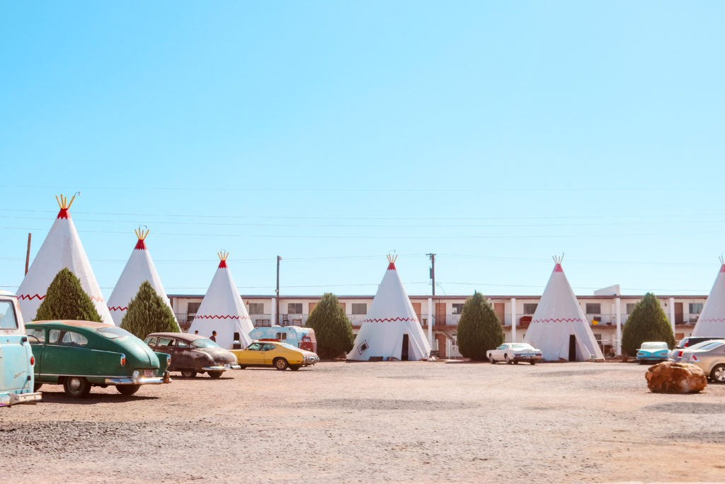 12 spots not to miss on a Route 66 road trip through Arizona | Holbrook Wigwam Motel #simplywander #route66 #holbrook #wigwammotel