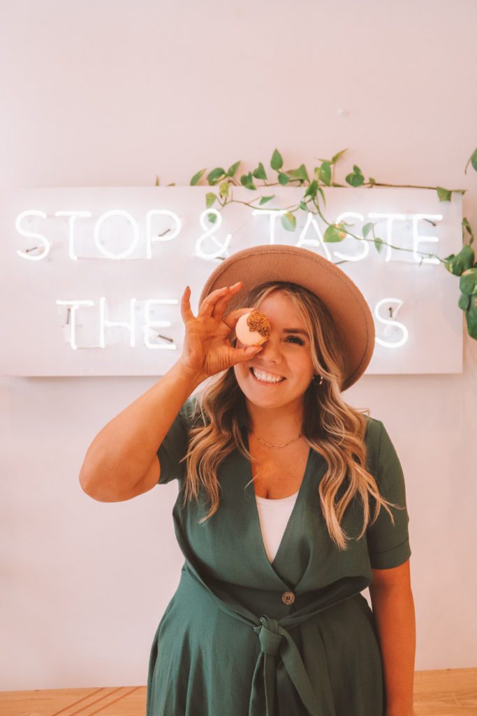 Fun Things to do in Scottsdale Arizona if you only Have One Day | Best places to get dessert in Scottsdale | Ruze Cake House #simplywander #scottsdale #arizona #ruze