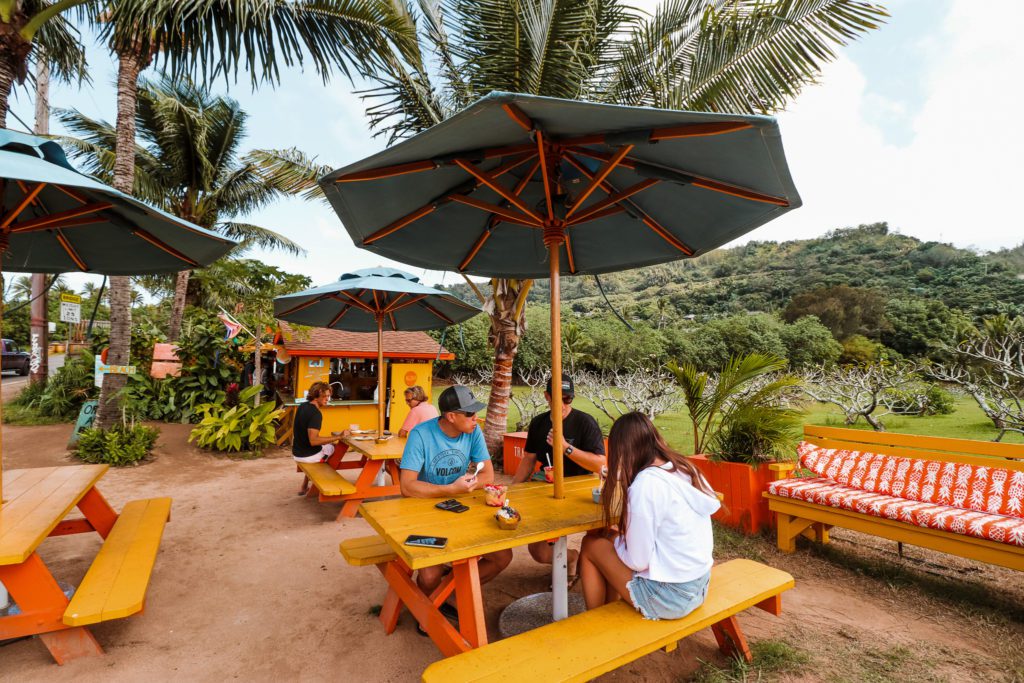 12 Best Places to Eat in Oahu Hawaii | The Sunrise Shack #simplywander #oahu #hawaii #sunriseshack