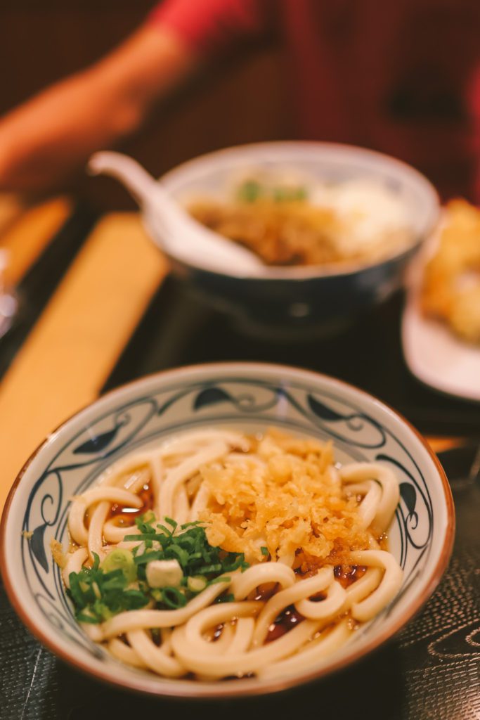 Best Places to Eat in Oahu, Hawaii | Marugame Udon #simplywander