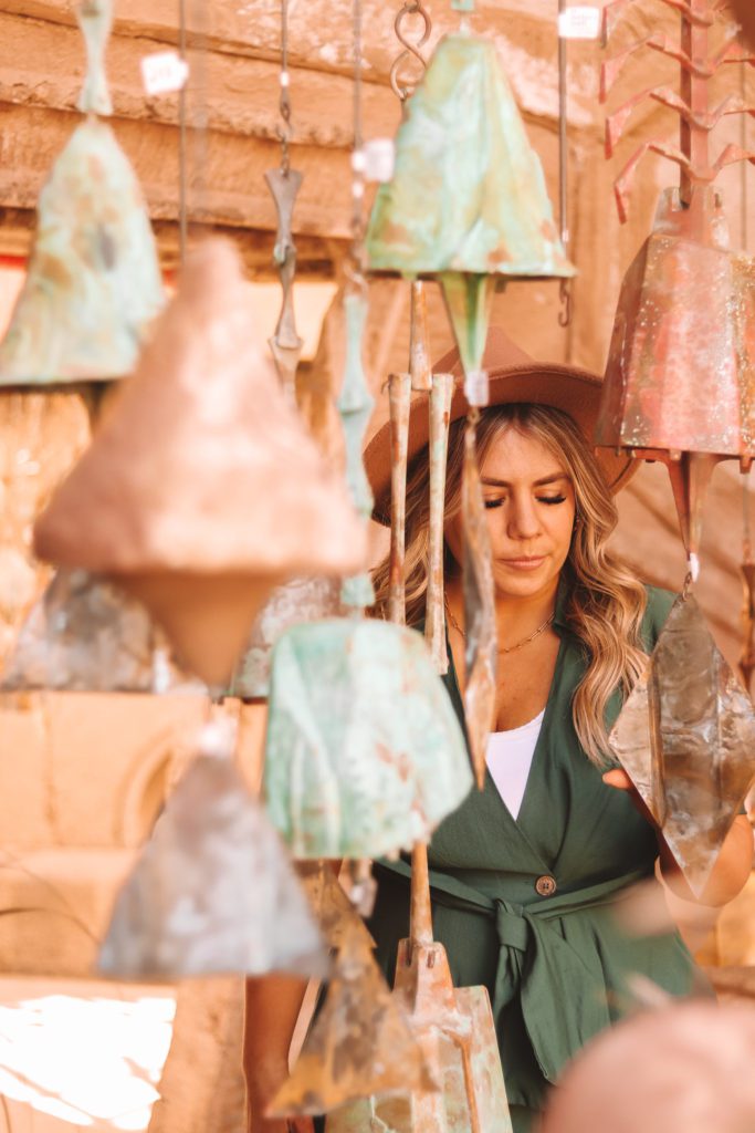 Fun Things to do in Scottsdale Arizona if you only Have One Day | Cosanti Soleri Bells #simplywander #scottsdale #arizona #cosanti