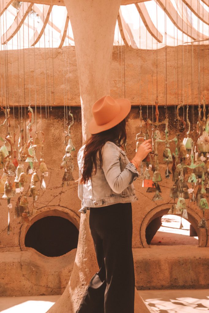Fun Things to do in Scottsdale Arizona if you only Have One Day | Cosanti Soleri Bells #simplywander #scottsdale #arizona #cosanti