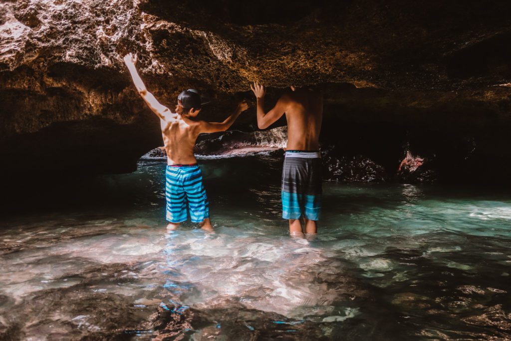 Oahu Bucket List: 46 of the Best Things to do in Oahu | Mermaid Caves #simplywander #oahu #hawaii