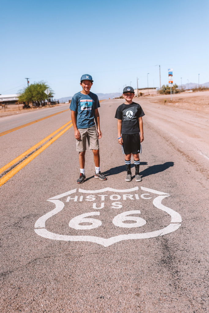 7 Fun Things to do in Kingman AZ | Route 66 road shield #simplywander #kingman #arizona #route66