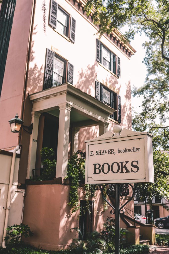 12 Fun Things to do in Savannah for an Unforgettable Girls Trip | E Shavers Booksellers #savannah #georgia #simplywander #eshaverbooksellers