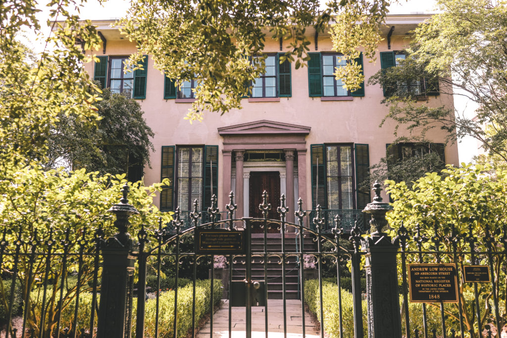 12 Fun Things to do in Savannah for an Unforgettable Girls Trip | Andrew Low House #savannah #georgia #simplywander #andrewlowhouse