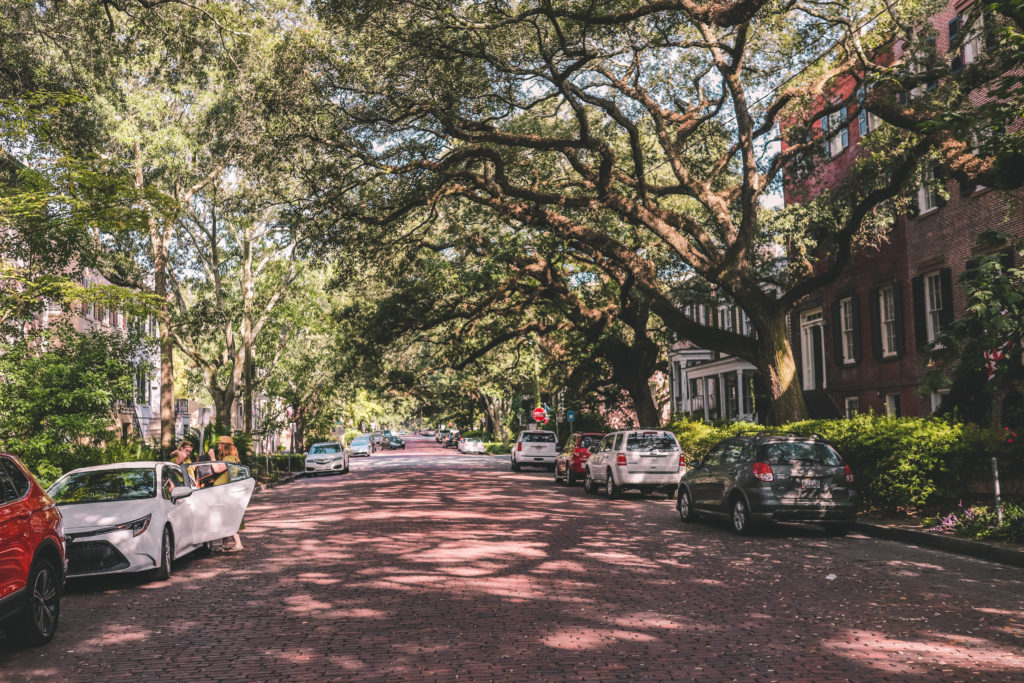 12 Fun Things to do in Savannah for an Unforgettable Girls Trip | Jones Street #savannah #georgia #simplywander #jonesstreet