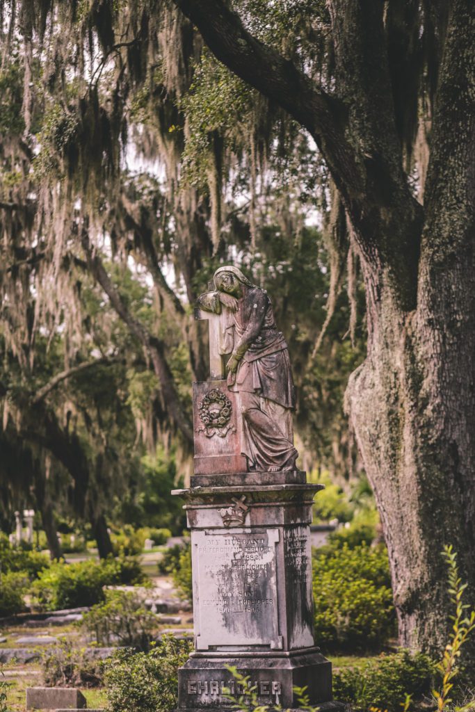 12 Fun Things to do in Savannah for an Unforgettable Girls Trip | Bonaventure Cemetery Segway Tour #savannah #georgia #simplywander #bonaventurecemetery