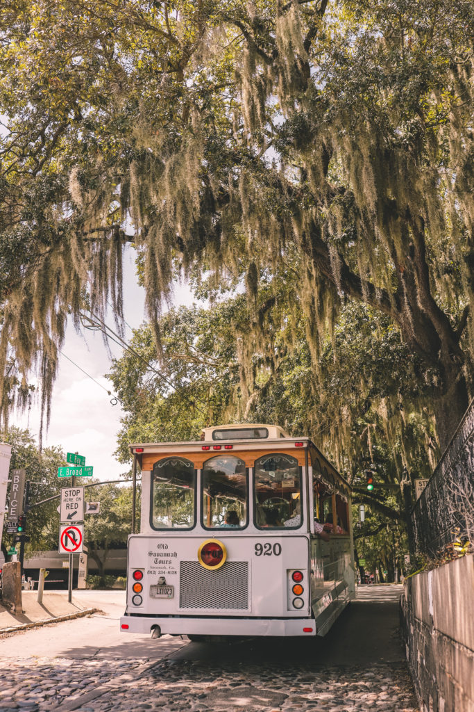 12 Fun Things to do in Savannah for an Unforgettable Girls Trip | Savannah Trolley Tour #savannah #georgia #simplywander #trolleytour