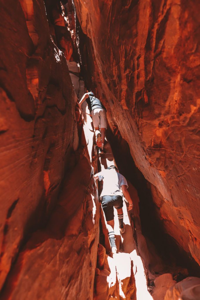 Shelf Canyon: A Hidden Zion Slot Canyon | Simply Wander #zion #slotcanyon #shelfcanyon #utah #simplywander