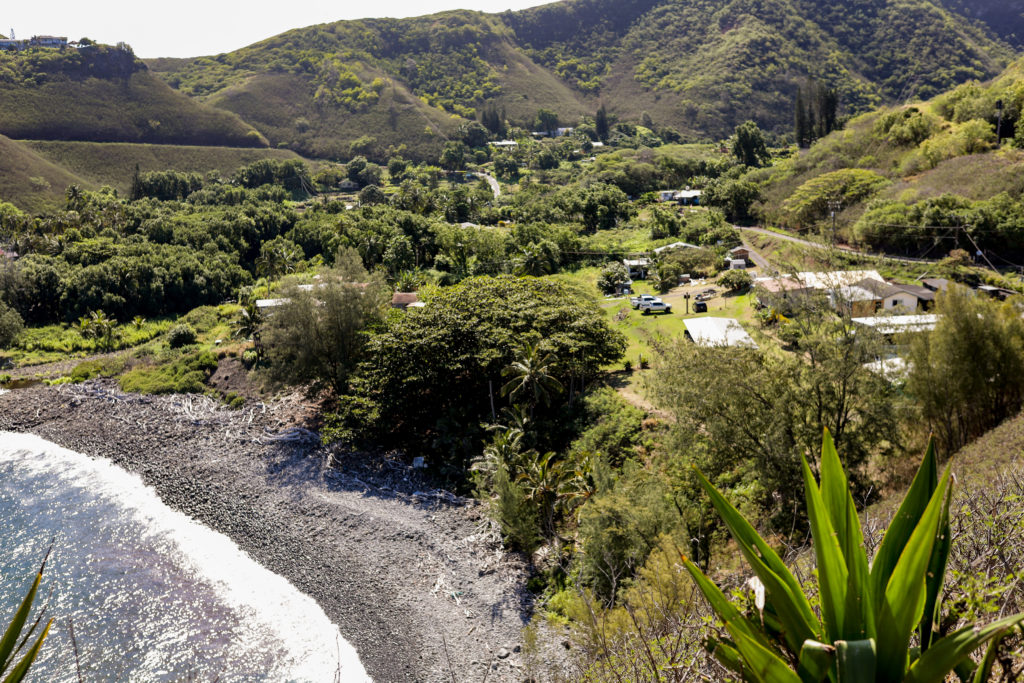 10 Awesome Things to do in the West Maui Mountains | Kahakuloa Bay #simplywander #maui #westmountains 