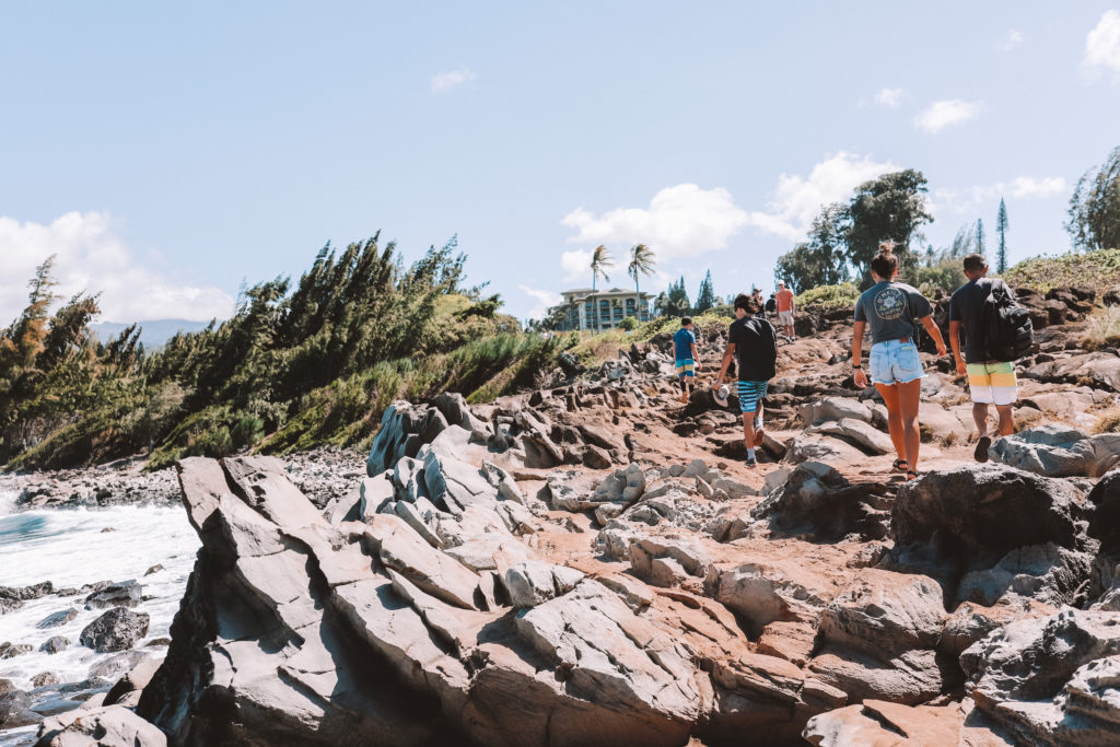 10 Awesome Things to do in the Maui West Mountains | Makaluapuna Point Dragon's Teeth #simplywander #maui #westmountains