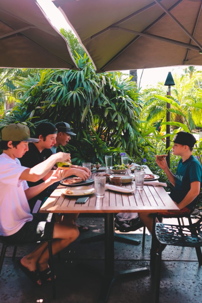 8 Cool Things to do in Wailea Maui | Eat at Monkeypod Kitchen #simplywander #maui #wailea #monkeypodkitchen