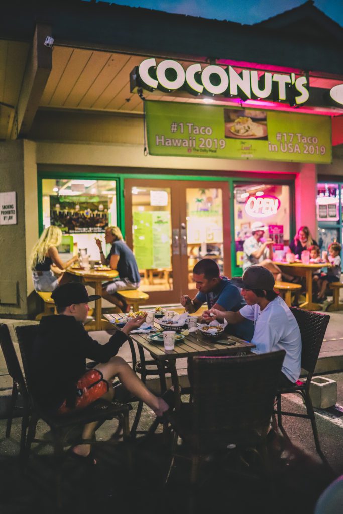 8 Cool Things to do in Wailea Maui | Eat at Coconut's Fish Cafe #simplywander #maui #wailea #coconutsfishcafe