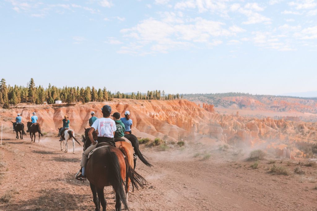 How To Spend One Day At Bryce Canyon National Park Utah | Bryce Canyon horseback trail ride #brycecanyon #utah #simplywander #horsebackride