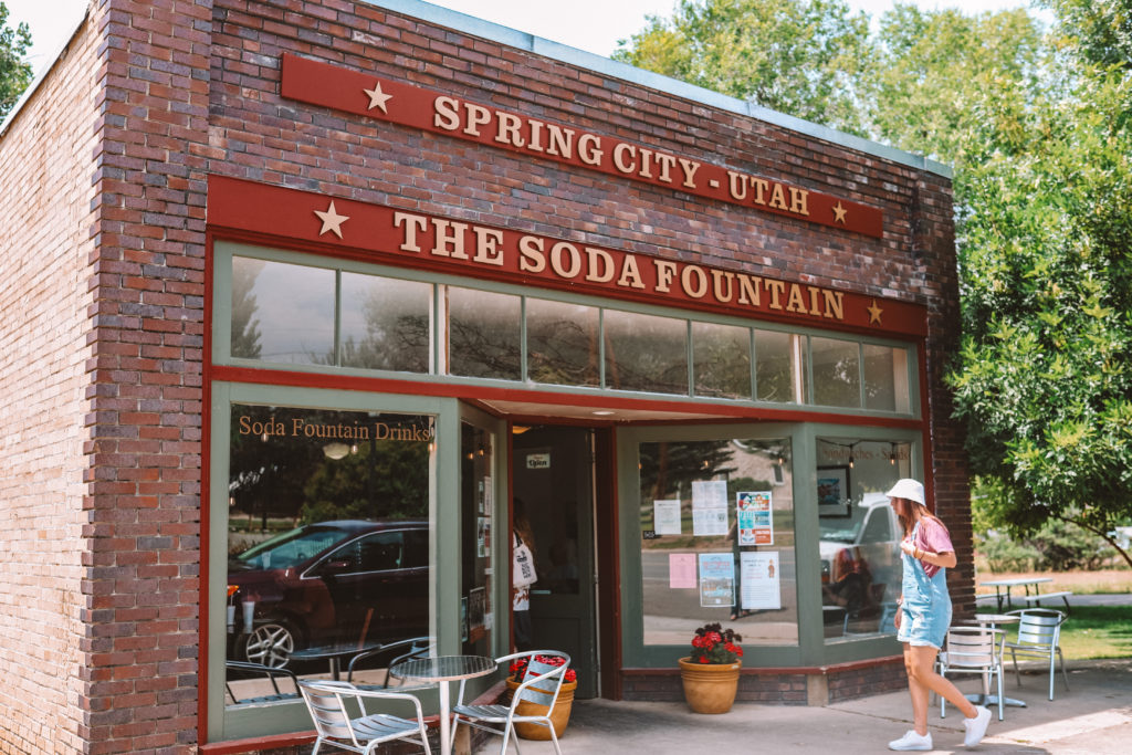 Spring City: Visit the cutest town in Utah | Roots 89 Grill & Soda Fountain #simplywander #springcity #utah