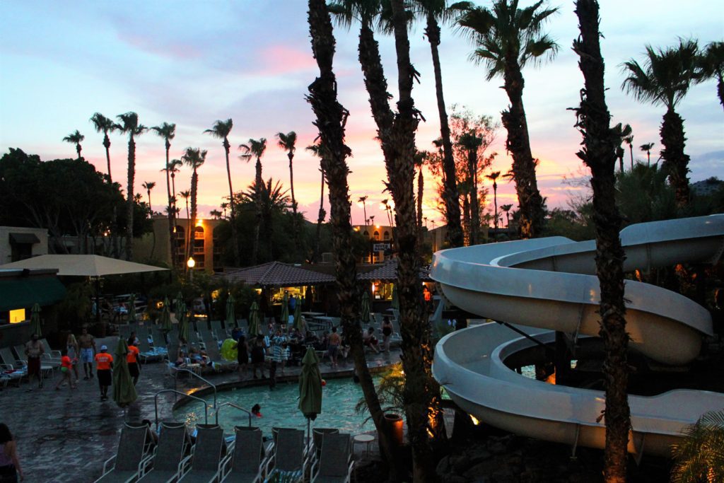 13 Best Places to Stay in Phoenix | Hilton Phoenix Resort at the Peak #simplywander #resortatthepeak #scottsdale #arizona
