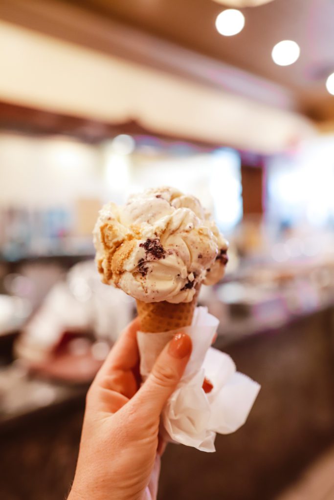 8 of the best places to eat in Savannah Georgia | Leopold's Ice Cream Shop #simplywander #savannah #georgia #leopolds