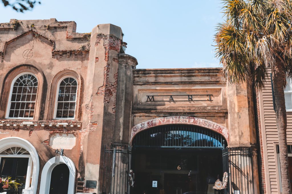 Best things to do in Charleston SC for a girl's weekend | Visit the Old Slave Mart Museum #simplywander #charleston #southcarolina #oldslavemart