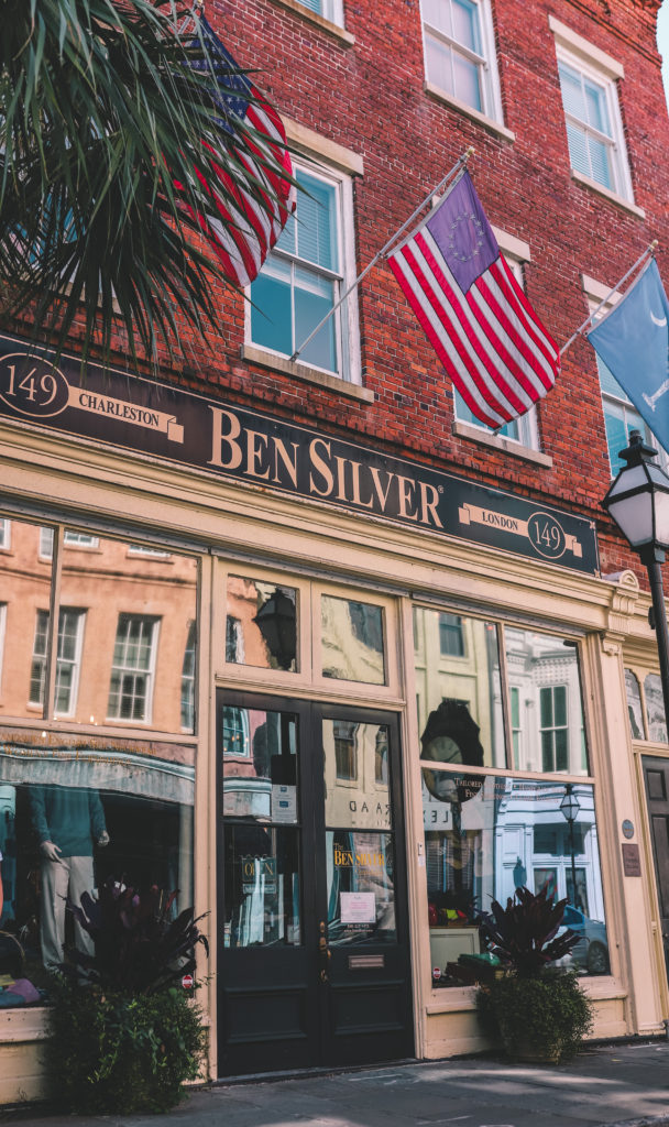 Best things to do in Charleston SC for a girl's weekend | Shopping on King Street #simplywander #charleston #southcarolina #kingstreet