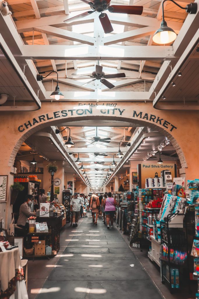 Best things to do in Charleston SC for a girl's weekend | Shop at the Charleston City Market #simplywander #charleston #southcarolina #citymarket