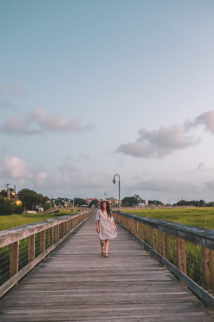 Best things to do in Charleston SC for a girl's weekend | Shem Creek Outer Banks filming location #simplywander #charleston #southcarolina #shemcreek #outerbanks